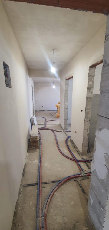 Blocul cu locuințe de serviciu pentru profesori și medici din Siret va fi finalizat în mai puțin de două luni