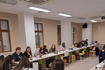 Între cerneală și istorie: „Povestea scrierii” trăită de elevii din Liteni la Muzeul de Istorie Suceava