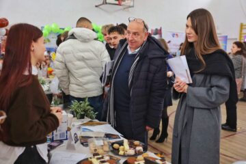 Educație aplicată la Rădăuți: Târgul Firmelor de Exercițiu „The Future Is Bright!”, la a treia ediție