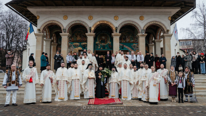 Liturghie arhierească și instalarea noului paroh la Catedrala din Gura Humorului