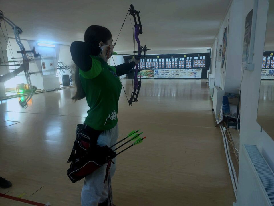 O elevă a Colegiului Militar este campioană națională la tir cu arcul