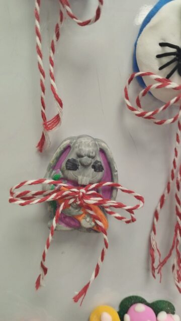 Mărțișoare realizate de copii, expuse la Muzeul de Științele Naturii Suceava