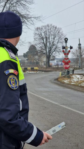 Trecerile la nivel cu calea ferată, luate în colimator de polițiști