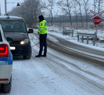 Trecerile la nivel cu calea ferată, luate în colimator de polițiști