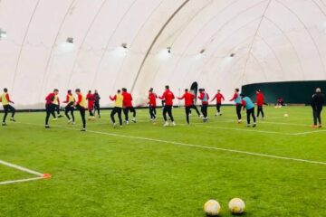 Din cauza zăpezii șoimii s-au refugiat în balonul de la Universitate