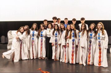 Caravana culturală în școli, cu spectacolul ”Brâncuși, clopotul măiastru”