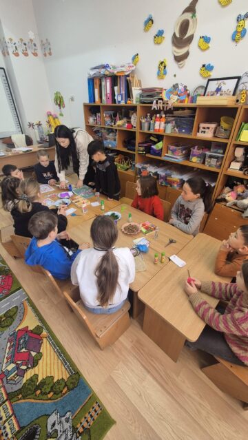 Primăvara prinde viață prin „Atelierul de mărțișoare”, la Liceul Teoretic „Iorgu Vârnav Liteanu” din Liteni