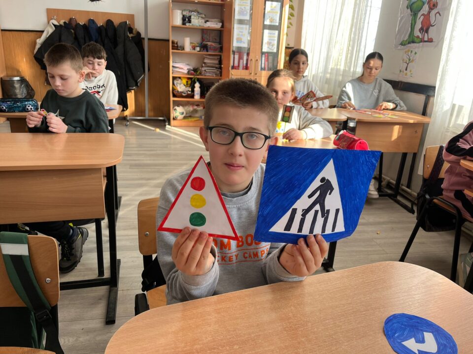 „Strada nu e loc de joacă” – Lecții de siguranță rutieră în cadrul programului „Școala altfel”, la Liceul „Iorgu Vârnav Liteanu” Liteni „Strada nu e loc de joacă” – Lecții de siguranță rutieră în cadrul programului „Școala altfel”, la Liceul „Iorgu Vârnav Liteanu” Liteni