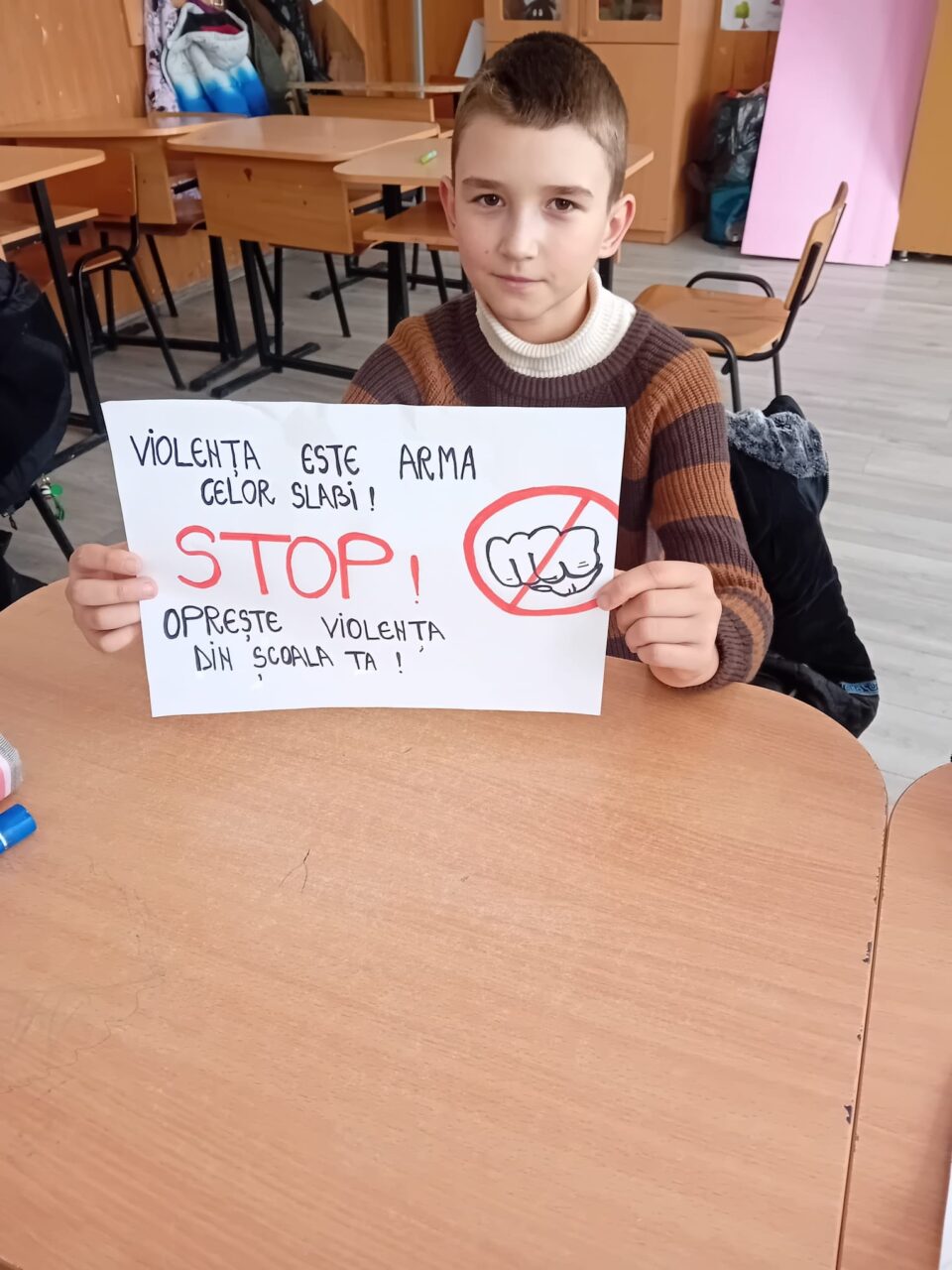 Culorile schimbării: elevii de la Liceul Teoretic „Iorgu Vârnav Liteanu” din Liteni spun STOP violenței