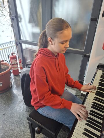 Atelier de cusături tradiționale dedicat mărțișorului, la Centrul Cultural „Bucovina”