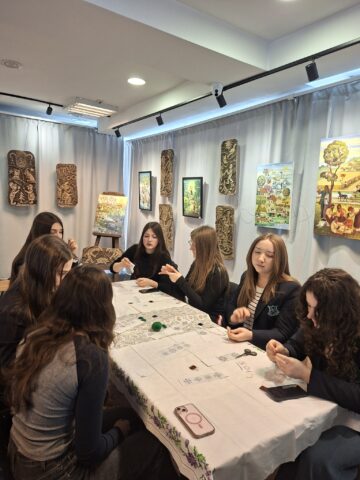 Atelier de cusături tradiționale dedicat mărțișorului, la Centrul Cultural „Bucovina”