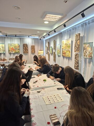 Atelier de cusături tradiționale dedicat mărțișorului, la Centrul Cultural „Bucovina”