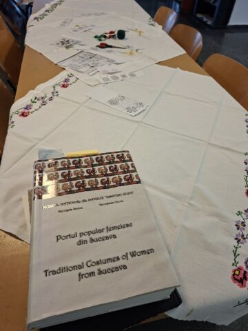 Atelier de cusături tradiționale dedicat mărțișorului, la Centrul Cultural „Bucovina”