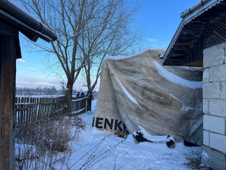 Aproape 100 mc de cherestea și bușteni, descoperiți la o casă nelocuită