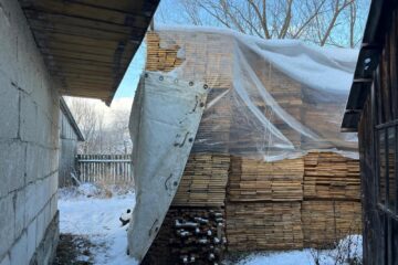 Aproape 100 mc de cherestea și bușteni, descoperiți la o casă nelocuită