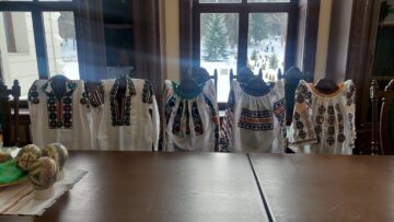 Expoziție de ouă încondeiate cu vânzare, în fiecare duminică, la Cazinoul Băilor din Vatra Dornei