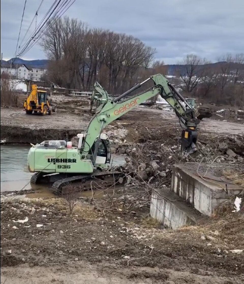 Podul de pe DN 2E de la Vicovu de Sus urmează să fie reconstruit în totalitate Podul de pe DN 2E de la Vicovu de Sus urmează să fie reconstruit în totalitate