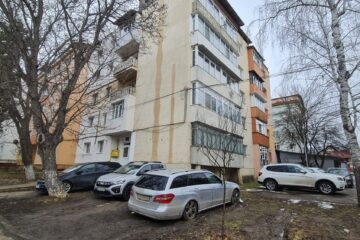 Trai ca-n Evul Mediu, dar la bloc – apartament debranșat de la toate utilitățile, posibil focar de boli, în municipiul Suceava Trai ca-n Evul Mediu, dar la bloc – apartament debranșat de la toate utilitățile, posibil focar de boli, în municipiul Suceava