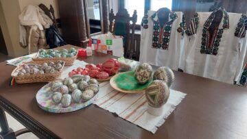 Expoziție de ouă încondeiate cu vânzare, în fiecare duminică, la Cazinoul Băilor din Vatra Dornei