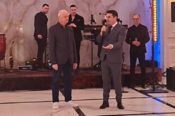 Gheorghe Șoldan anunță că CJ Suceava va acorda carduri cadou pensionarilor cu pensii minime pentru cumpărături de Crăciun Gheorghe Șoldan anunță că CJ Suceava va acorda carduri cadou pensionarilor cu pensii minime pentru cumpărături de Crăciun