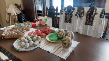 Expoziție de ouă încondeiate cu vânzare, în fiecare duminică, la Cazinoul Băilor din Vatra Dornei