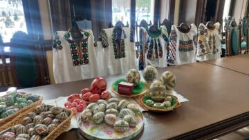 Expoziție de ouă încondeiate cu vânzare, în fiecare duminică, la Cazinoul Băilor din Vatra Dornei