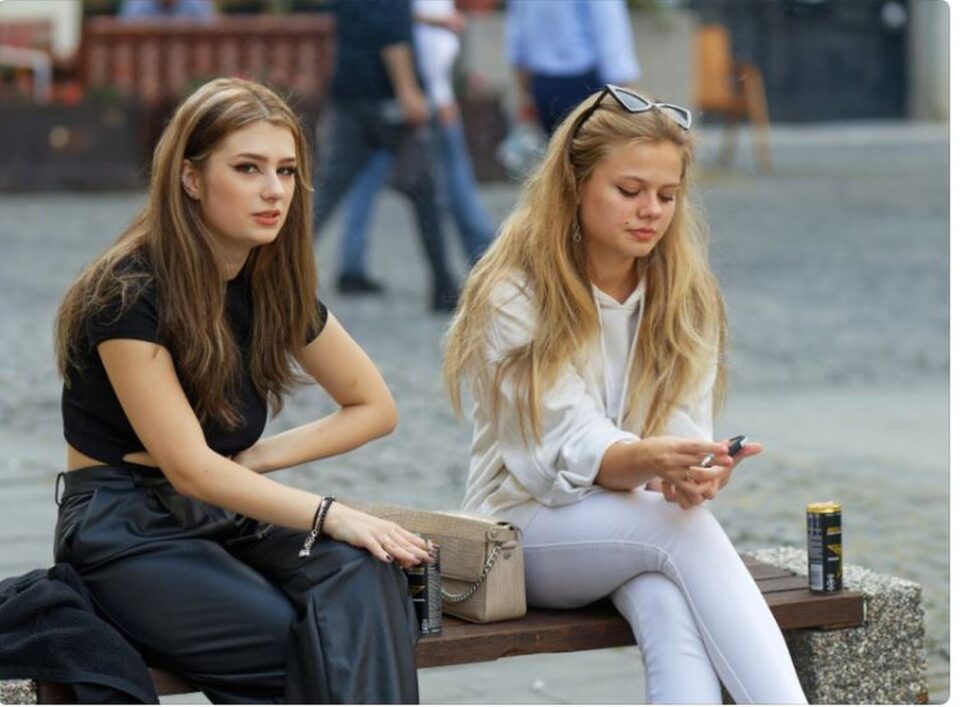 De la țigări la alcool. Ce substanțe și obiecte interzise au adus elevii suceveni la școală