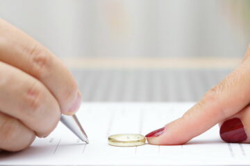 Senatul a adoptat o inițiativă legislativă a USR prin care soții pot să-și aleagă ce nume vor după divorț