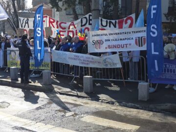 „Vrem să îi amintim domnului președinte că viitorul școlii românești nu se negociază prin ignoranță”