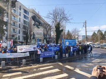 „Vrem să îi amintim domnului președinte că viitorul școlii românești nu se negociază prin ignoranță”