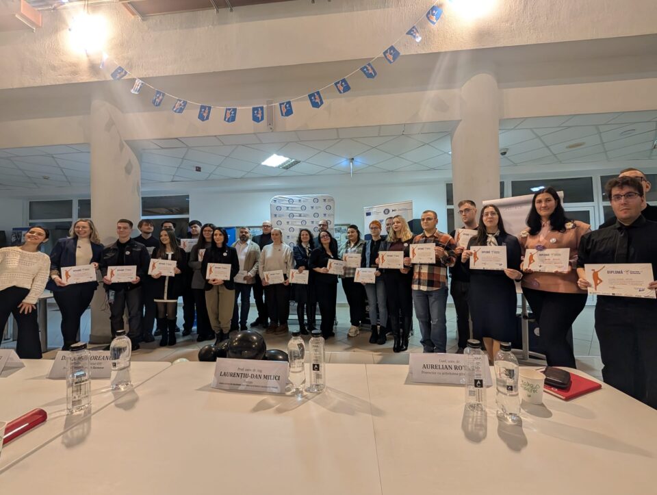 Studenta Ana Mititelu și masterandul Justinian Roman vor reprezenta Suceava la faza națională a concursului Games of Science