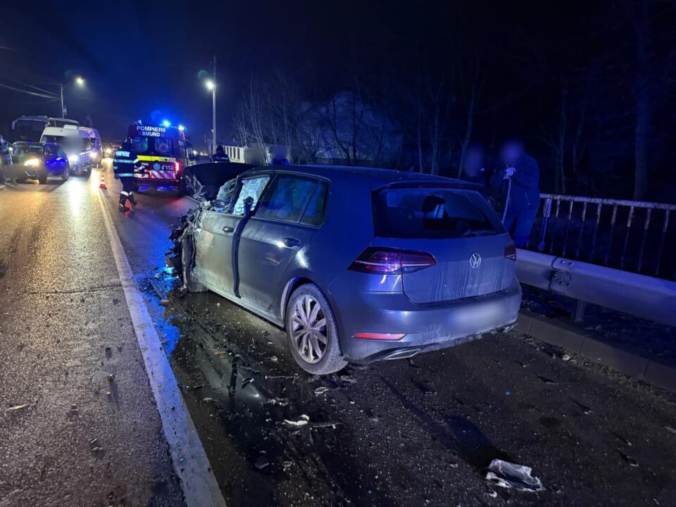 Trafic rutier blocat pe ruta Rădăuți-Suceava, după un accident rutier cu un autoturism și două autocare