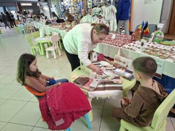A început Târgul Mărțișorului la Shopping City Suceava