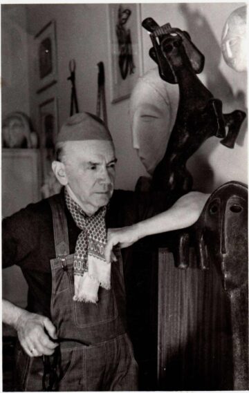 Sculptorul Ion Irimescu (27 februarie 1903 – 28 octombrie 2005), unul dintre marii artiști români ai secolului al XX-lea