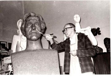 Sculptorul Ion Irimescu (27 februarie 1903 – 28 octombrie 2005), unul dintre marii artiști români ai secolului al XX-lea