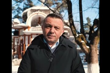 Marius Rîpan anunță o investiție de 7 milioane de euro pentru parcul municipal din Vatra Dornei. Proiectul include reabilitarea tuturor izvoarelor din parc, un amfiteatru și zonă de picnic