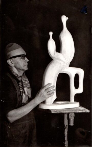 Sculptorul Ion Irimescu (27 februarie 1903 – 28 octombrie 2005), unul dintre marii artiști români ai secolului al XX-lea