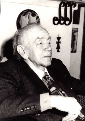 Sculptorul Ion Irimescu (27 februarie 1903 – 28 octombrie 2005), unul dintre marii artiști români ai secolului al XX-lea