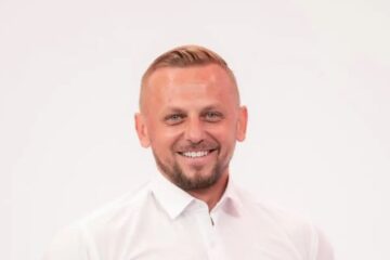 Vicepreședintele și purtătorul de cuvânt al PNL Suceava, Alex Covașă, este noul consilier de comunicare al primarului PSD Vasile Rîmbu