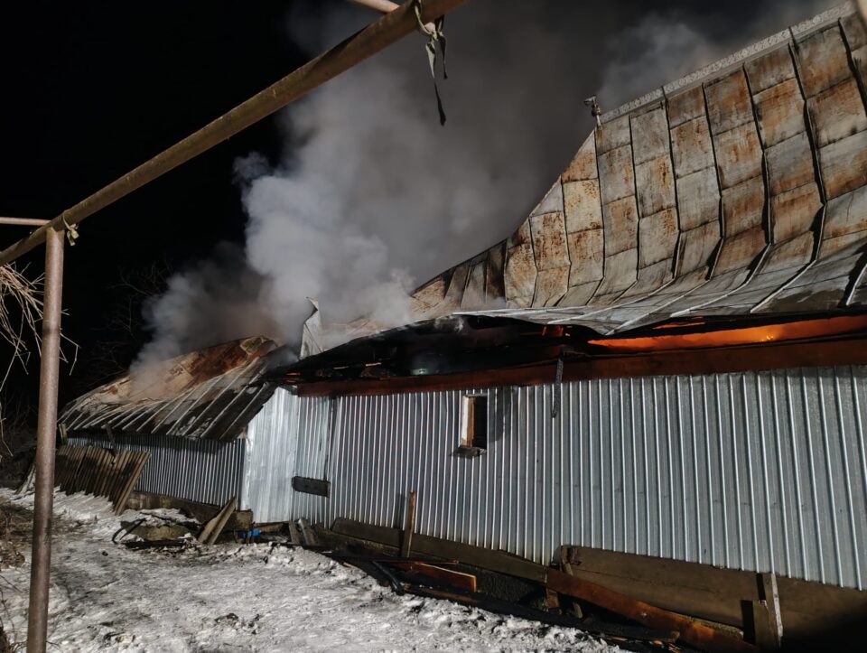 Un bărbat de 76 de ani a făcut atac de panică după ce a văzut că munca de o viață este mistuită de flăcări