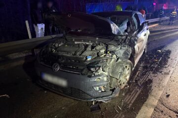 Trafic rutier blocat pe ruta Rădăuți-Suceava, după un accident rutier cu un autoturism și două autocare Trafic rutier blocat pe ruta Rădăuți-Suceava, după un accident rutier cu un autoturism și două autocare