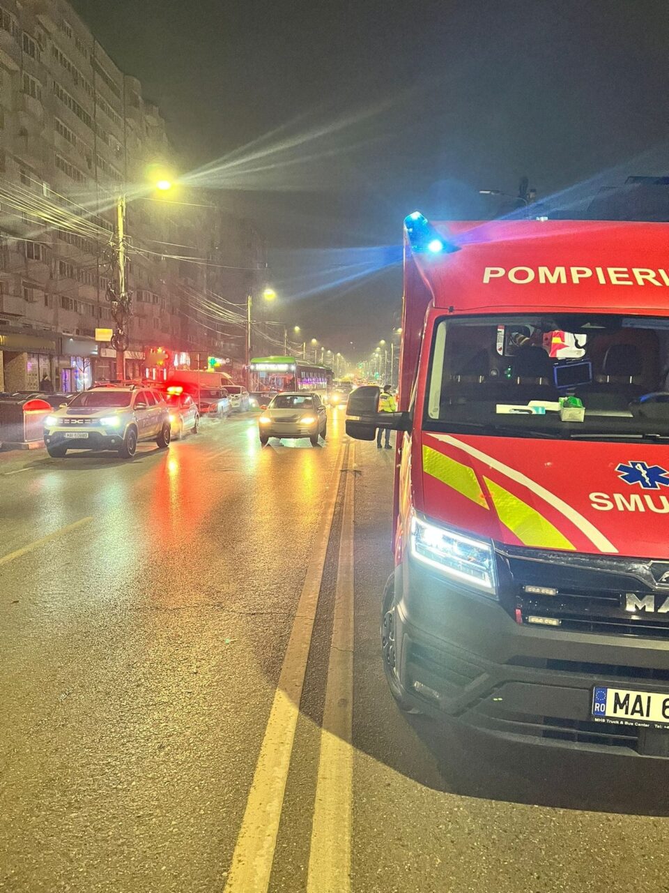 Tinere spulberate de un autoturism pe o trecere de pietoni de pe bulevardul George Enescu din Suceava