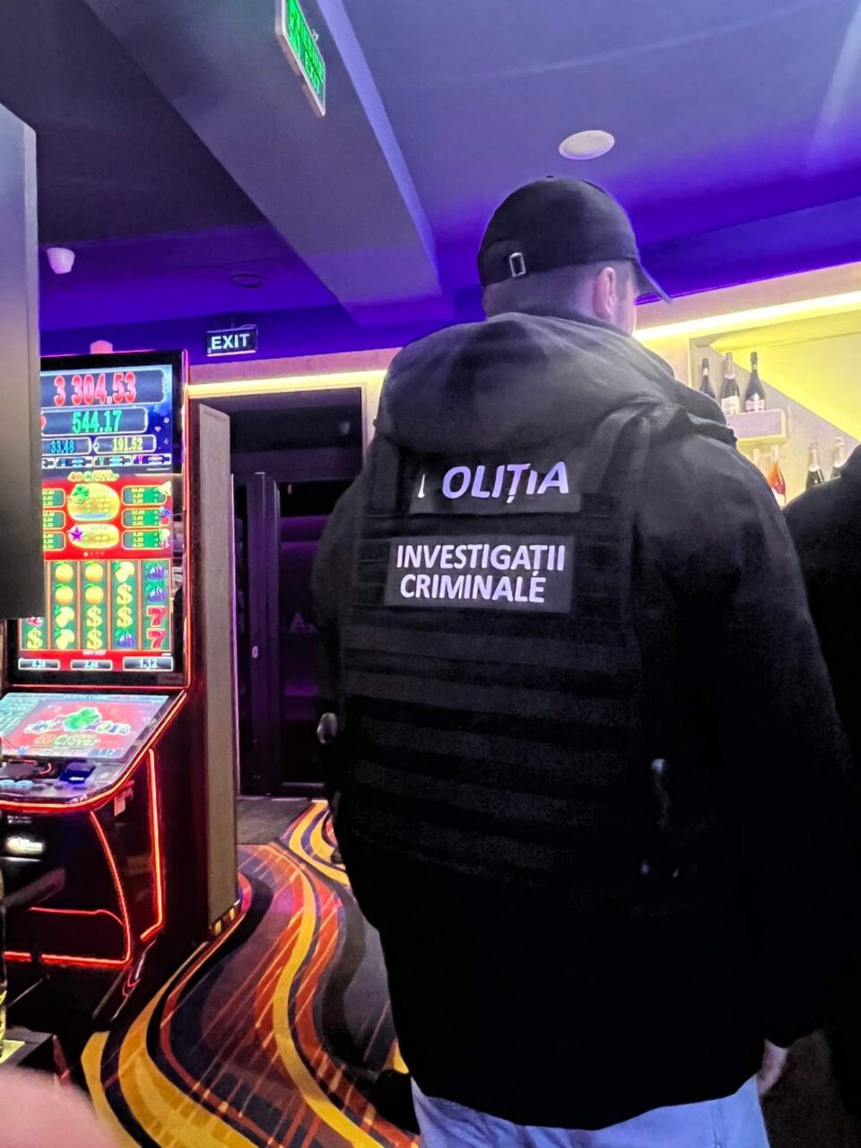 Razie nocturnă cu prezență masivă a polițiștilor, în trafic și în săli de jocuri