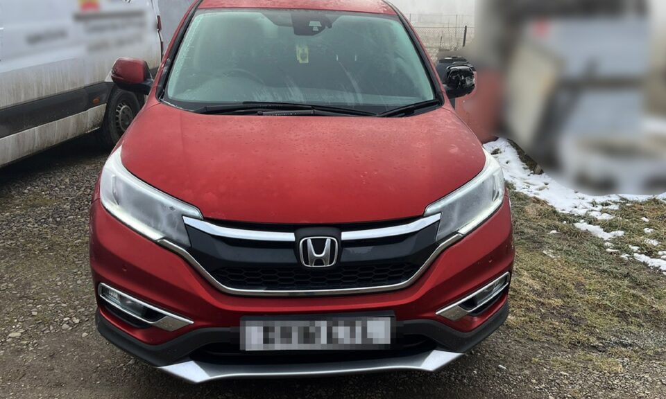 Mașină furată din Marea Britanie, găsită la Vicovu de Sus