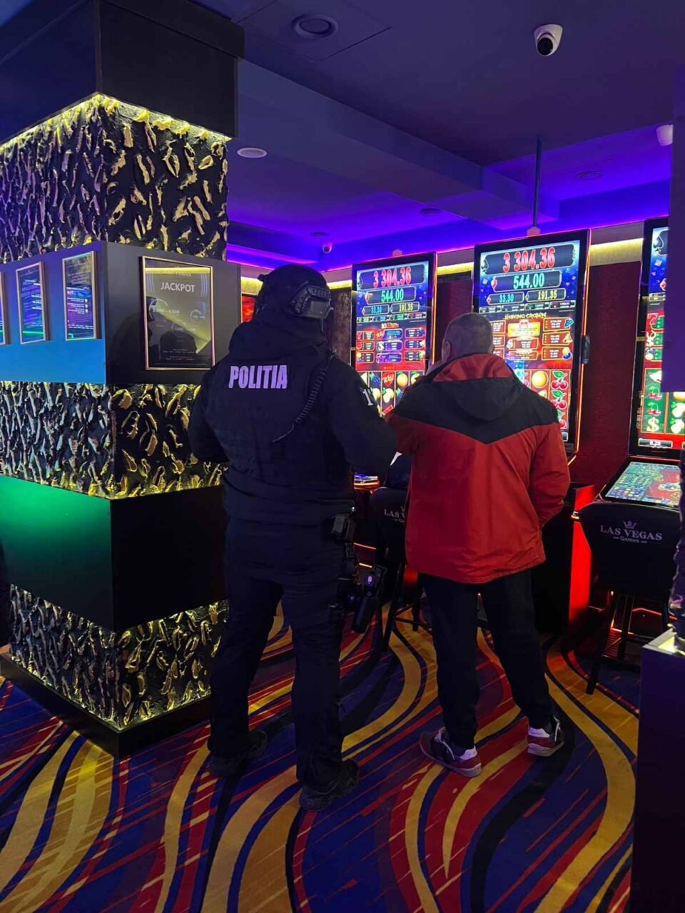 Razie nocturnă cu prezență masivă a polițiștilor, în trafic și în săli de jocuri