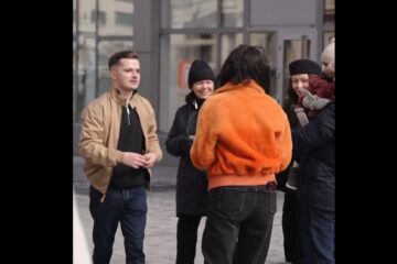 Tinerii din PSD Suceava au oferit mărțișoare în centrul Sucevei, „într-un gest simplu, din inimă”