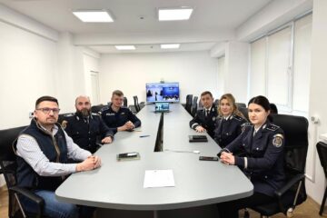 Întâlnire între polițiști din Suceava și din Cernăuți, într-un proiect finanțat de UE privind infracțiunile de mediu Întâlnire între polițiști din Suceava și din Cernăuți, într-un proiect finanțat de UE privind infracțiunile de mediu