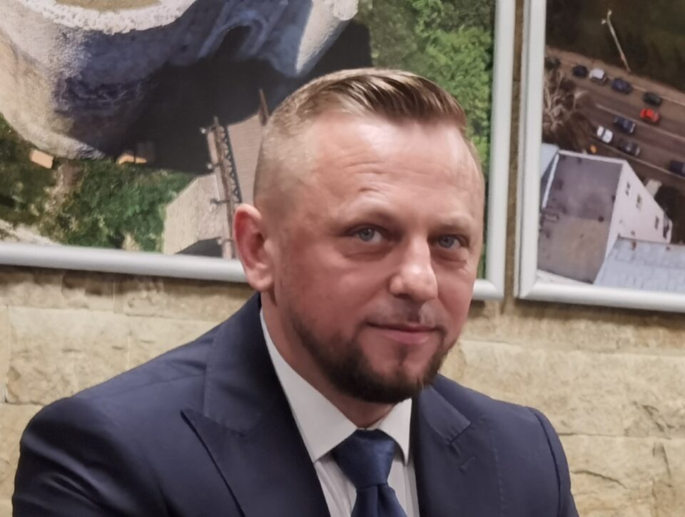 Alexandru Covașă, noul purtător de cuvânt și consilier de imagine al administrației sucevene Alexandru Covașă, noul purtător de cuvânt și consilier de imagine al administrației sucevene