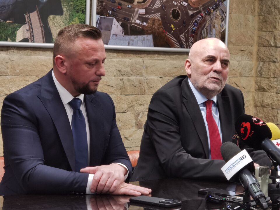 Vasile Rîmbu: ”Nu sunt primarul unui partid, ci al tuturor sucevenilor” Vasile Rîmbu: ”Nu sunt primarul unui partid, ci al tuturor sucevenilor”