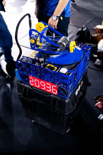 Robotul ștefaniștilor de la „Royal Engineers” merge la București, în finala celei mai mari competiții de robotică